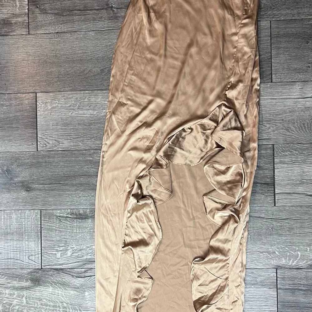 PrettyLittleThing Gold Cowl Neck Maxi Dress - Picture 4 of 5